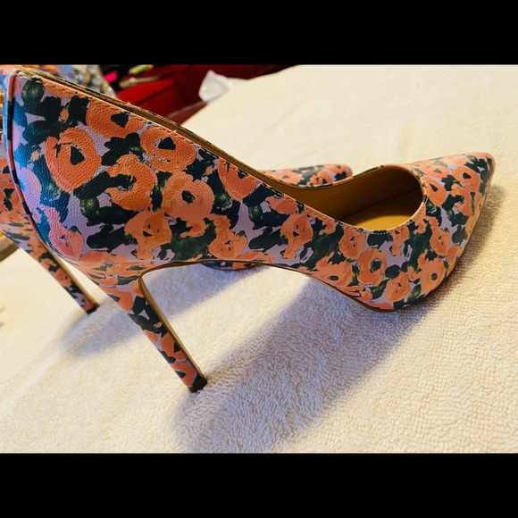 Almost Brand New Heels By BCBG  - Size 10 B - Heel Height 4 Inches - box 2 - Picture 5 of 9